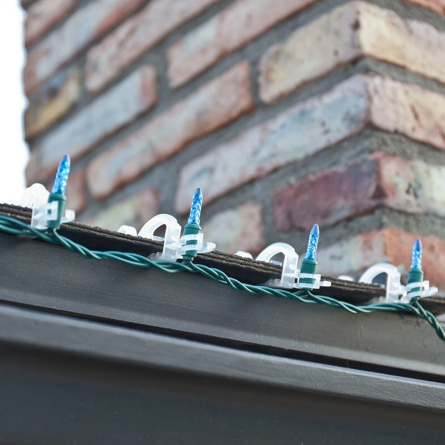 Simple Living Set Of 25 Clear Max Pro Anywhere Christmas Light Clips - 4" 8 Simple Living Set Of 25 Clear Max Pro Anywhere Christmas Light Clips - 4" - Image 6