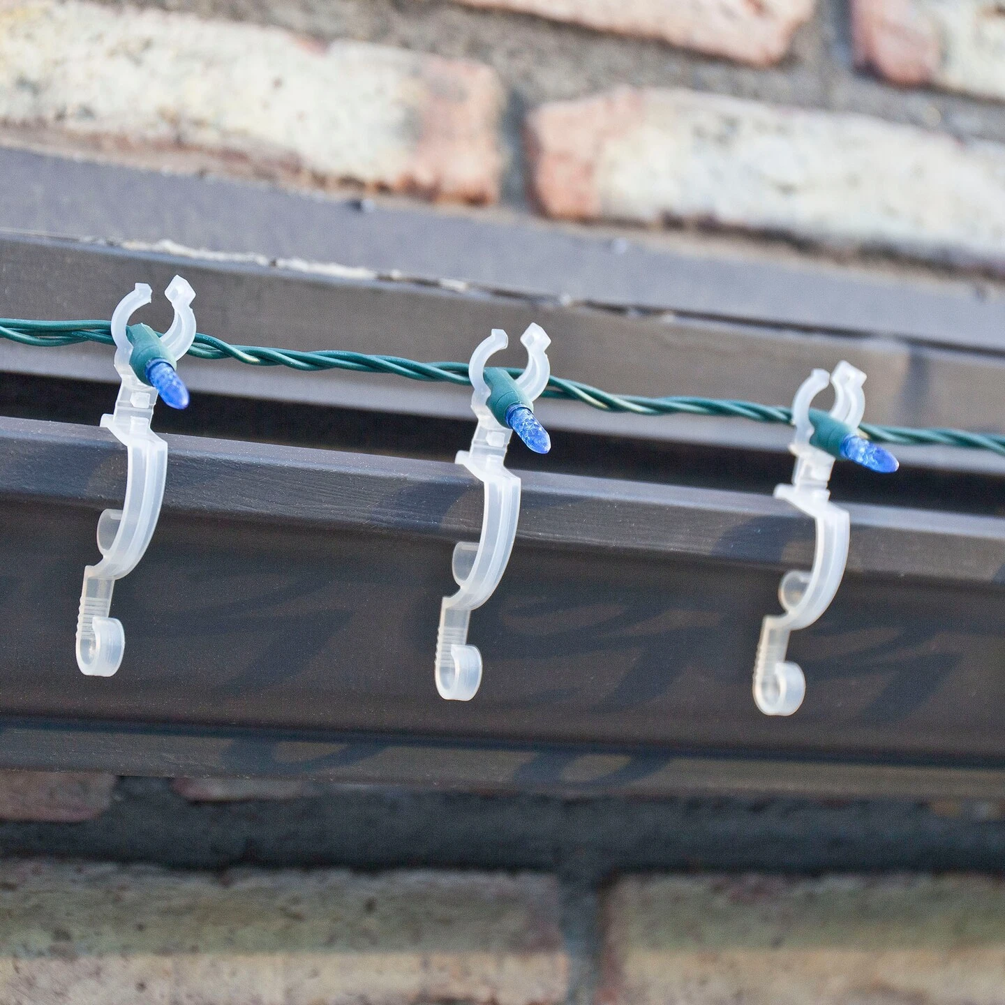 Simple Living Set Of 25 Clear Max Pro Anywhere Christmas Light Clips - 4" 9 Simple Living Set Of 25 Clear Max Pro Anywhere Christmas Light Clips - 4" - Image 7