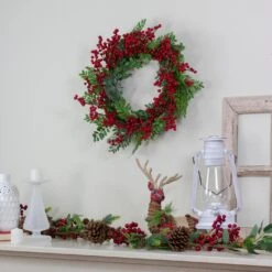 Northlight Red Berries And Two Tone Leaves Artificial Christmas Wreath - 20" -Unllit Green
