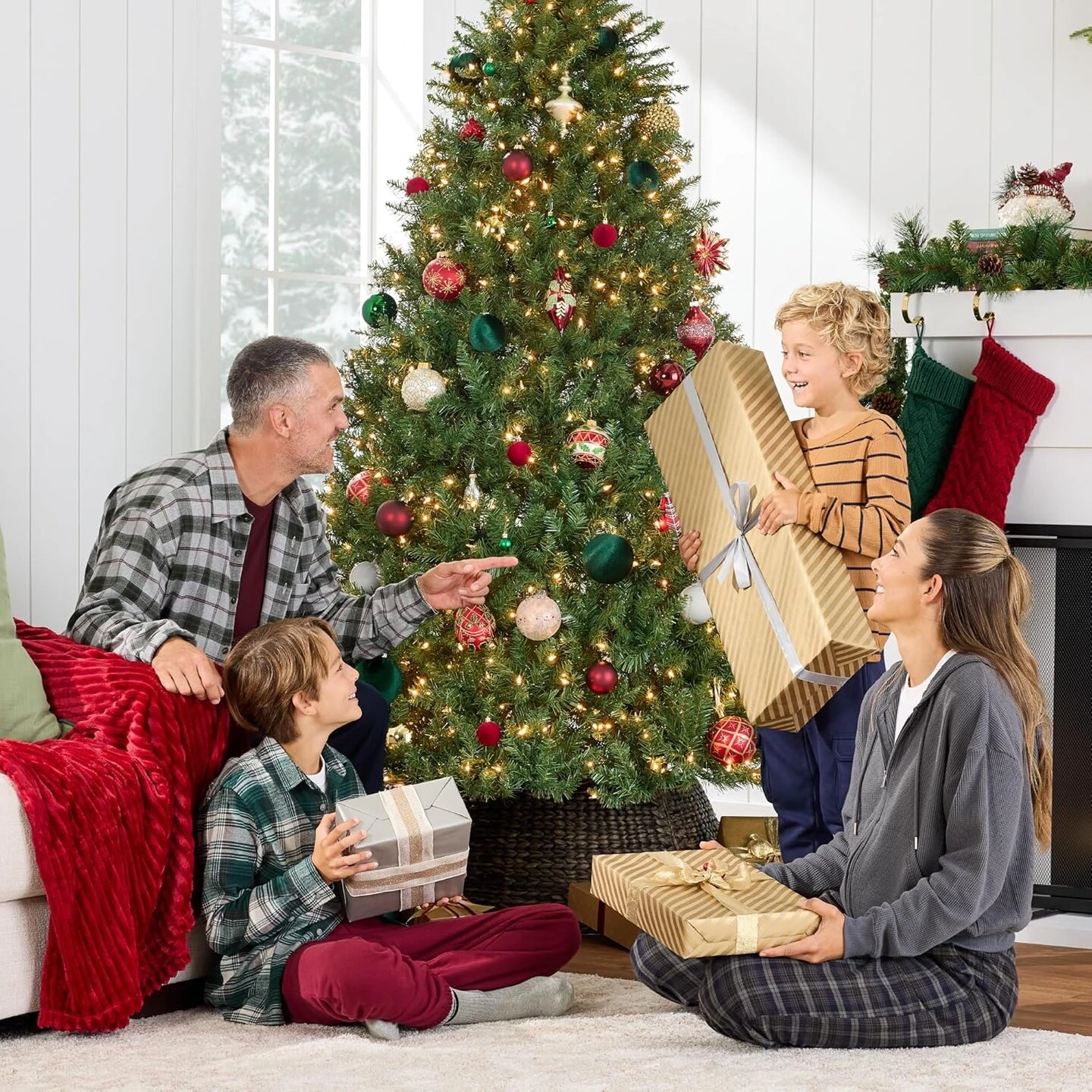 Pre Lit Douglas Fir Christmas Tree, Full Artificial Fir With 700 Warm White Lights, Sturdy Metal Stand For Indoor Decoration 13 Pre Lit Douglas Fir Christmas Tree, Full Artificial Fir With 700 Warm White Lights, Sturdy Metal Stand For Indoor Decoration - Image 11