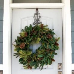 Village Lighting 30" Pre-Lit Magnolia Leaf Christmas Wreath, Clear LED Lights 16 Village Lighting 30" Pre-Lit Magnolia Leaf Christmas Wreath, Clear LED Lights -Northlight Shop D403185S 6