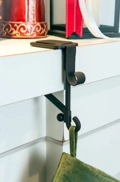 Brown Mantel Garland & Christmas Stocking Holder, 2ct. 26 Brown Mantel Garland & Christmas Stocking Holder, 2ct. -Northlight Shop D653587S 4